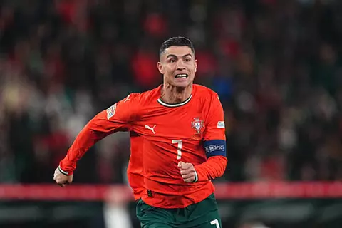 "ميسي لا يحتاج حتى للتدريب".. أسطورة يوفنتوس يفضل رونالدو كنموذج للشباب